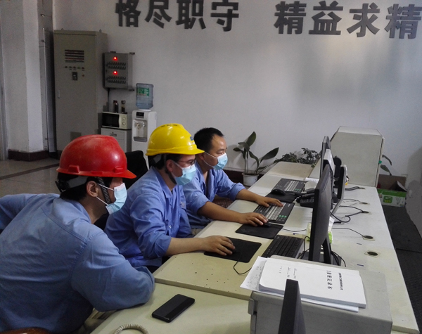 1588374088698415.jpeg 車間值班主任技術(shù)員全程監(jiān)督3號(hào)鍋爐停車 (2).jpg