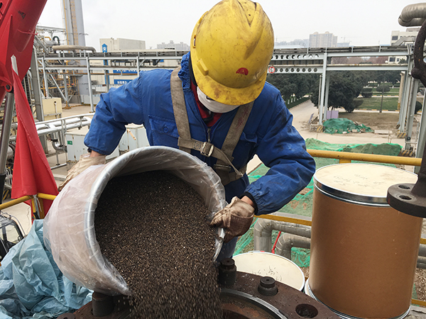 1608076017250979.jpeg 尿素裝置脫氫系統(tǒng)催化劑回裝順利完工.jpg