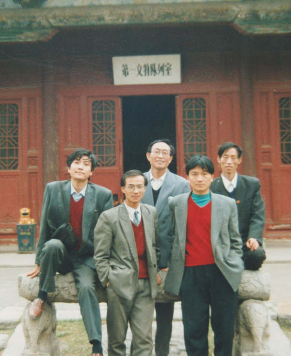 008 前排左一團(tuán)委書記高丙杰、前排右一組織干事王小龍，后排中黨辦主任馮振宇 右一宣傳部長王衛(wèi)民 (71).jpg