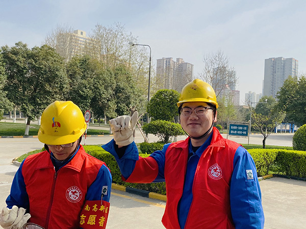 1616591691482148.jpeg 黨員們準(zhǔn)備好去裝置區(qū)的路上.jpg