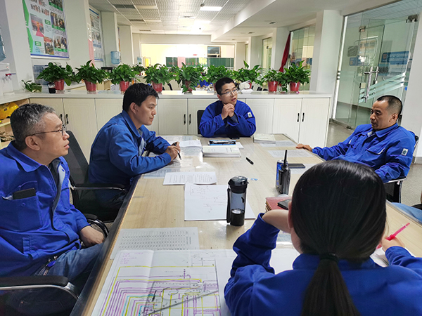 1619665850208776.jpeg 尿素車間組織開展電氣事故應(yīng)急救援桌面演練活動(dòng).jpg