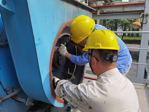 1620805724485725.jpeg 與搶修賽跑的檢修人3.jpg