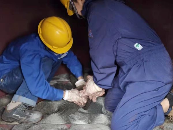 1634774751787351.jpeg 除氧頭內(nèi)濾料填裝.jpg