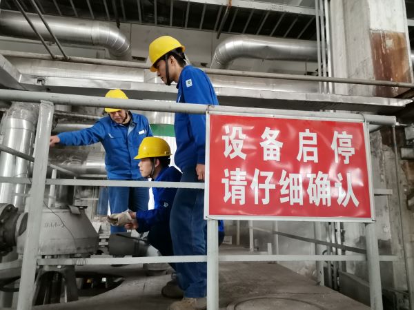 1635920303179004.jpeg 師傅現(xiàn)場給青工培訓.jpg