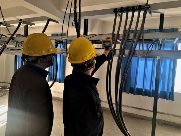 1642665387685398.jpeg 電纜夾層排查中.jpg