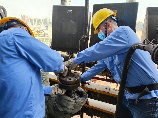 1651477467655732.jpeg 鎖渣系統(tǒng)程控閥門檢修.jpg