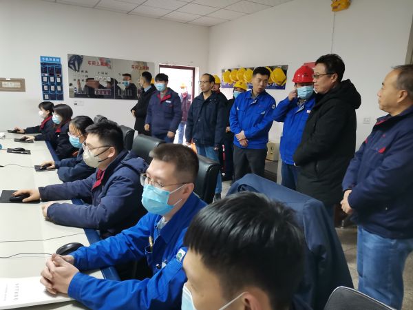 1674788562979897.jpeg 馮曉宏慰問(wèn)脫鹽水值班員工.jpg