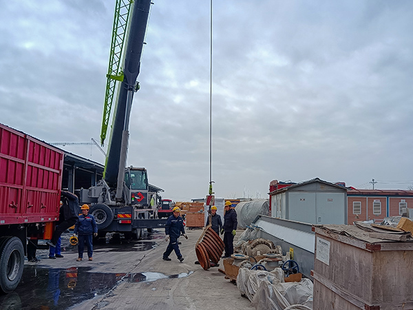 1679466502397397.jpeg 3月16日,檢修物資到廠卸車現(xiàn)場(副圖).jpg