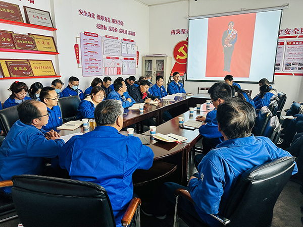 4月24日下午，物料車間黨支部、人事企管部黨支部聯(lián)合開展了以“學榜樣 強作風 爭先鋒”為主題的學習身邊榜樣活動-學習2022年公司勞動模范付荷英先進事跡.jpg