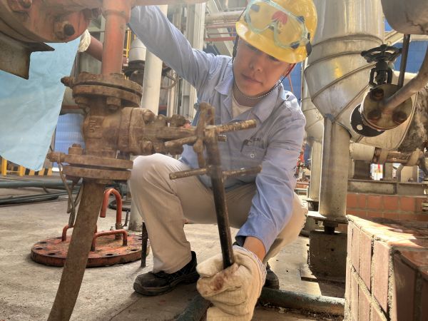 1684137348167328.jpeg 黨員突擊隊(duì) 檢修現(xiàn)場(chǎng)最可愛的人-趙冬.jpg