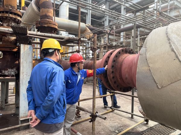 1684206987514796.jpeg 王琨帶領(lǐng)技術(shù)員現(xiàn)場(chǎng)檢查.jpg