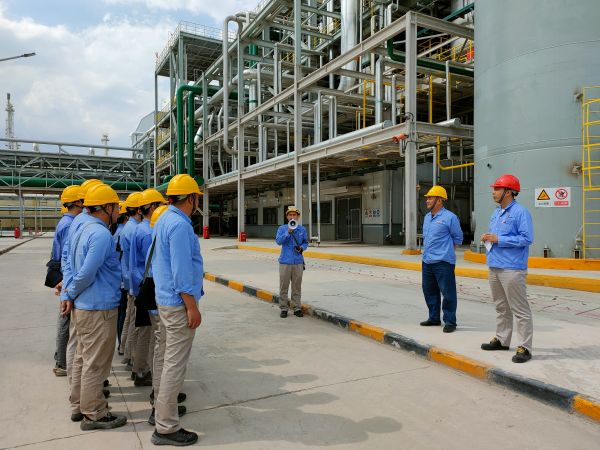1687337700609818.jpeg 乙二醇車間主任楊磊對(duì)演練進(jìn)行總結(jié),生產(chǎn)部韓濤對(duì)演練提出寶貴意見.jpg