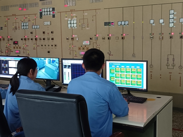 1688602348427885.jpeg 301總變崗位值班人員認真監(jiān)控.jpg