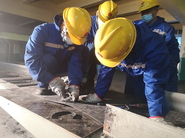 1690502445923697.jpeg 6號(hào)包裝線皮帶進(jìn)行整體更換2.jpg