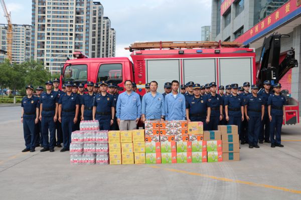 7月31日，彬州公司赴彬州市消防救援大隊(duì)開(kāi)展送清涼暨八一慰問(wèn)活動(dòng).jpg