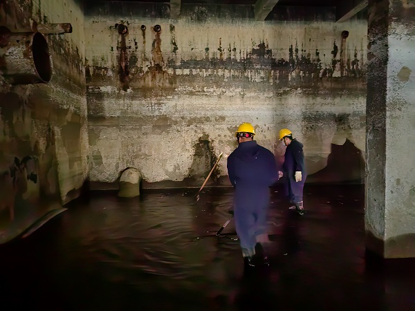 1691019326777227.jpeg 清理水池淤泥.jpg