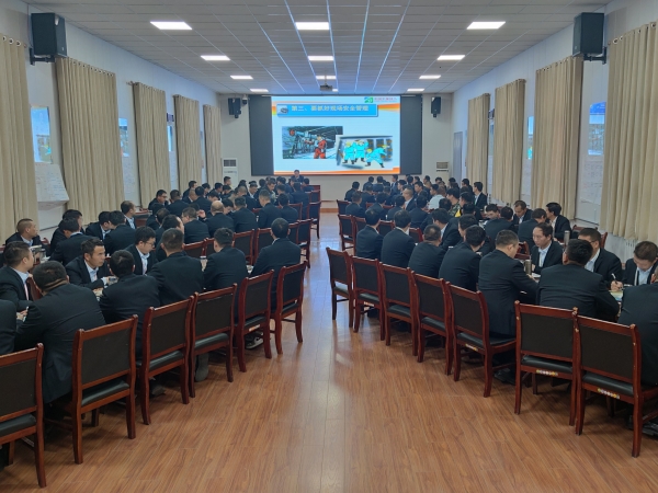 1700092327714543.jpeg 班組長(zhǎng)綜合素質(zhì)提升正在進(jìn)行培訓(xùn).jpg