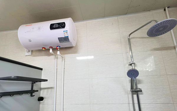 1700365168383377.jpeg 運(yùn)銷市場(chǎng)部2023年10月191罐區(qū)新裝的淋浴間 600.jpg