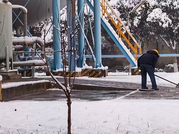 1706154557308718.jpeg 1月17日8點宋春平在281現(xiàn)場鏟雪00 600.jpg