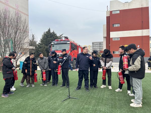 1709705220774145.jpeg 3.6附圖2 彬州公司文明實踐丨消防培訓(xùn)進(jìn)校園 筑牢安全”防火墻“.jpg