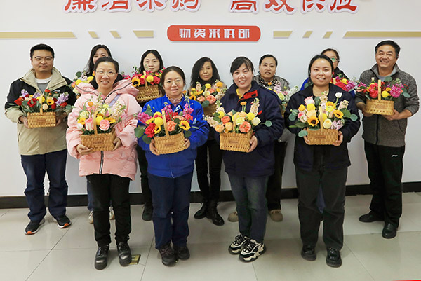 三八節(jié)前夕，采供部開展慶三八節(jié)花藝活動 (2).jpg