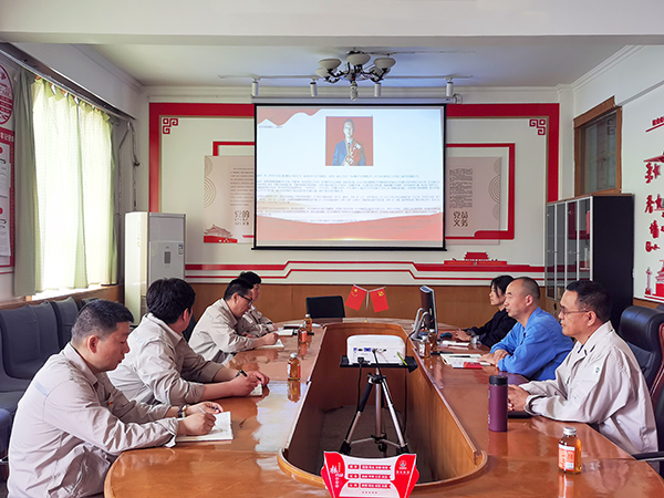 4月22日，渭河塑業(yè)公司組織開展“學(xué)習(xí)模范事跡 爭當(dāng)模范先鋒”主題黨日活動(dòng).jpg