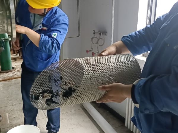 2024年5月2日，崗位人員自行拆除過濾器清理濾網(wǎng)，除污去垢凈裝置。.jpg