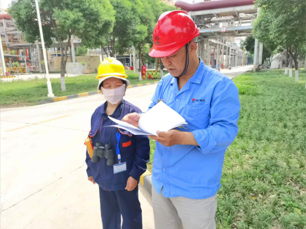 安全生產(chǎn)月期間李風(fēng)明副部長(zhǎng)現(xiàn)場(chǎng)安全隱患排查。.png