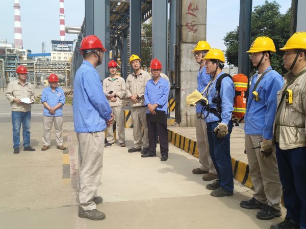 1718765549720266.jpeg 尿素車(chē)間氨泄漏現(xiàn)場(chǎng)處置演練.jpg