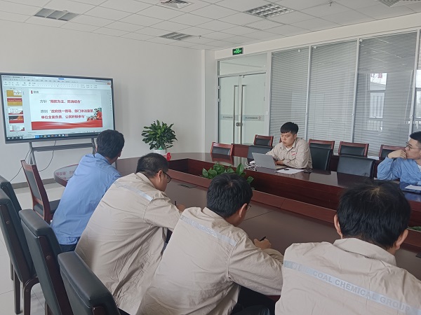 7月4日上午，水汽車間安全員賀文對運行一班全體人員進行了消防安全培訓與典型事故案例分析的專題培訓。.jpg