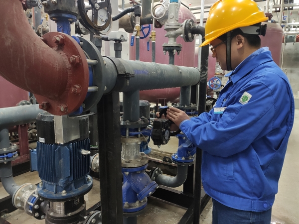 1727654875759473.jpeg 職工調(diào)試供暖換熱站.jpg