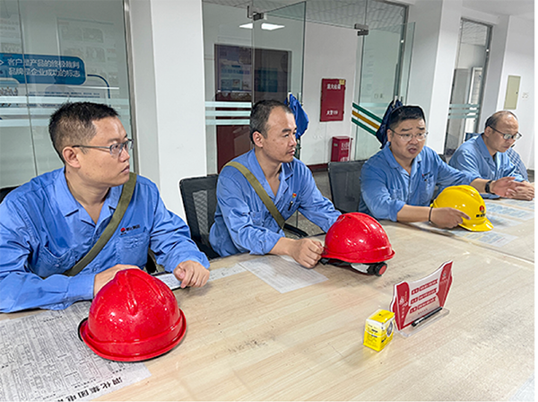 1727657635235642.png 9月29日10點30分 演練參演人員于一期中控交接班室開展演練分析考評會.png