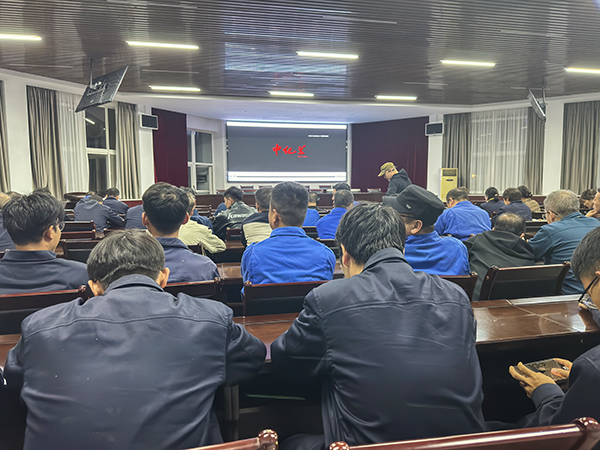 圖片1：2024年11月7日，在道德講堂觀看電影《申紀(jì)蘭》 (1).jpg