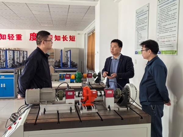 1731659398698161.jpeg 與技能大師鄭永濤老師經(jīng)驗交流1.jpg