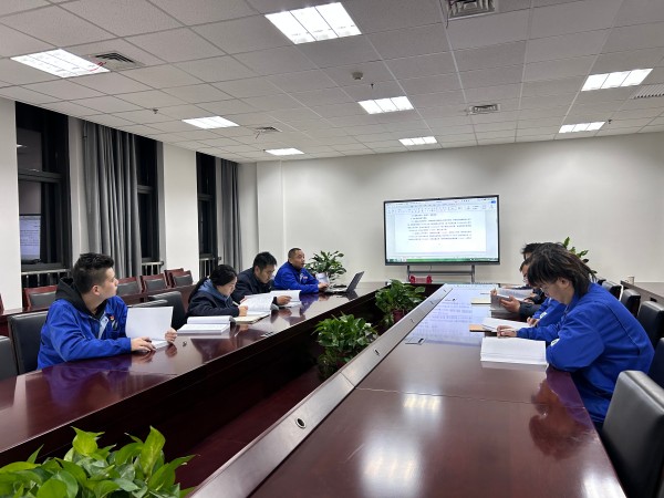 1732178012843523.jpeg 2024年11月乙二醇車間技術(shù)員給崗位人員開展業(yè)務(wù)培訓(xùn).jpg