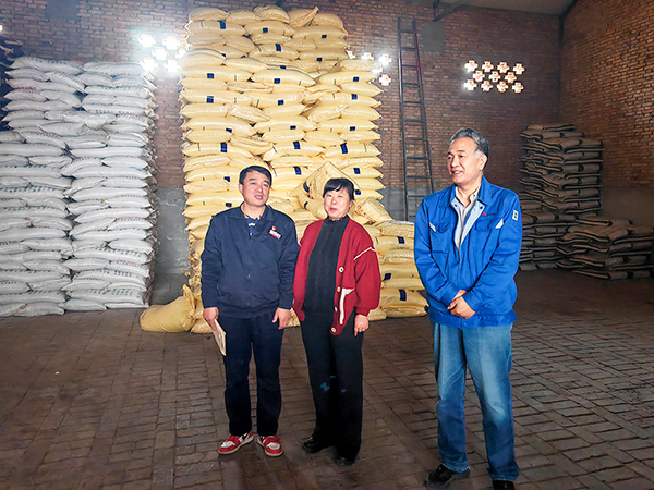 1732593311848943.jpeg 2024年10月運(yùn)銷部人員在興平南市楊村楊柏農(nóng)資xiaotu.jpg