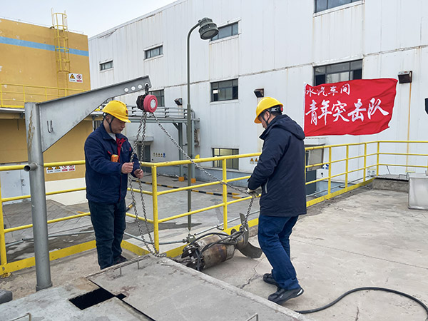 1737431646990564.jpeg 青年突擊隊隊旗飄揚(yáng)在一線.jpg