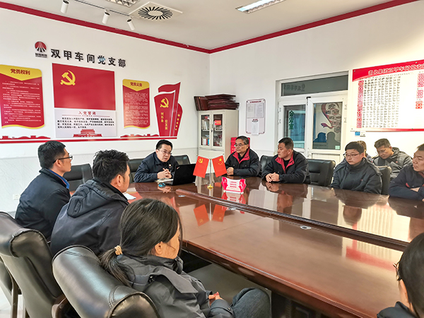 191739962468924873.jpg 車間主任王琨正在宣講 600.jpg