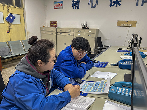 241740377266207125.jpg 傳授理論知識(shí) (1).jpg