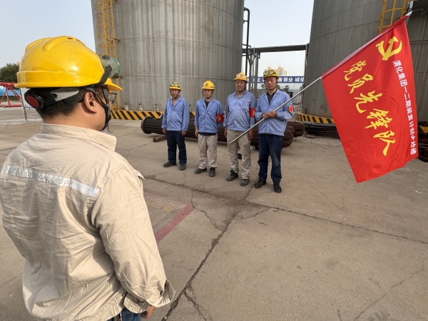 171744849875214576.jpg 黨員突擊隊出發(fā)2.jpg