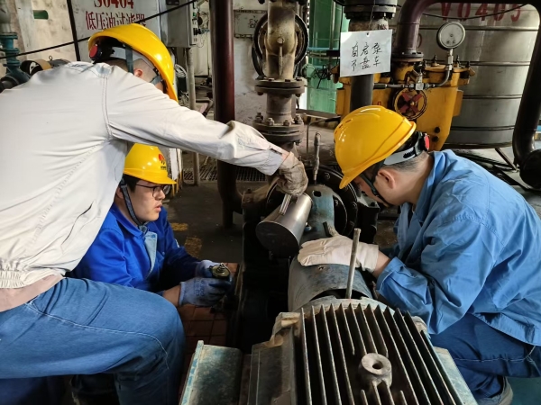 181744951964191196.jpg 機(jī)泵換油.jpg