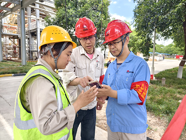 071751842318516812.jpg 檢修現(xiàn)場(chǎng)安全檢查1.jpg