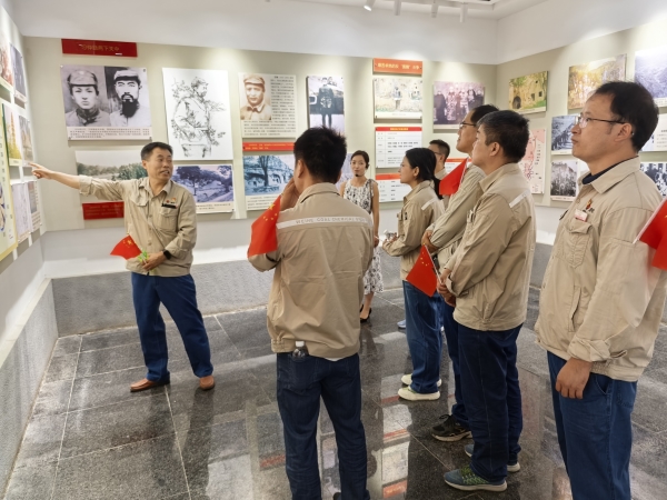 7.16 聯(lián)合黨支部開展“傳承紅色基因 踐行八項(xiàng)規(guī)定精神”主題黨日活動(dòng) 附圖3.jpg