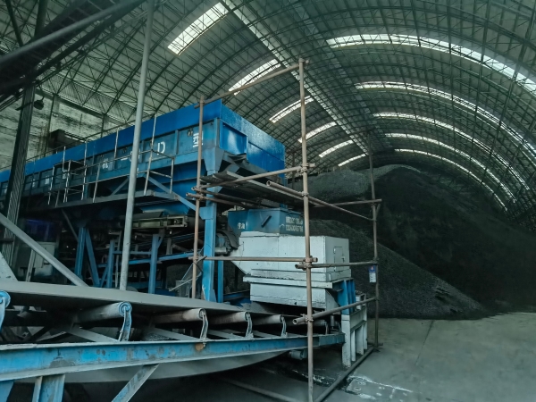 211753053711752399.jpg 原煤存放料場區(qū).jpg