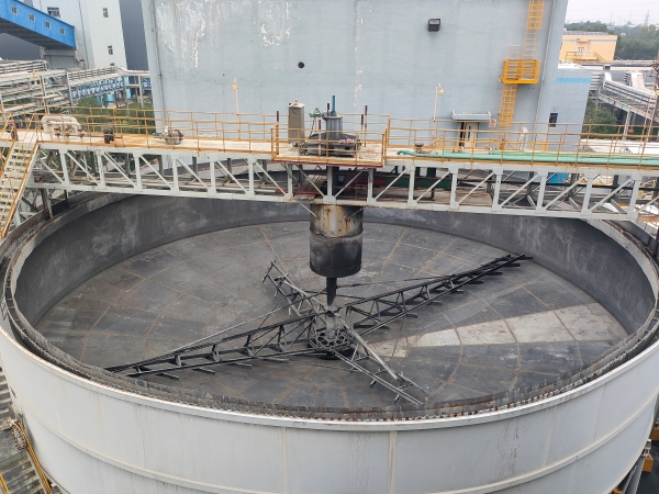 2025年中修，清理沉降槽工作.jpg