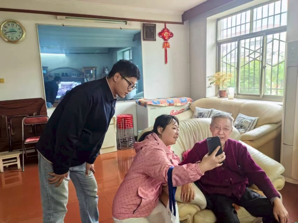 10月10日  人力資源部組織開展線下年檢專項(xiàng)服務(wù).jpg