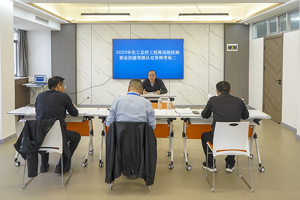 071762501498117957.jpg 論文答辯現(xiàn)場 600.jpg